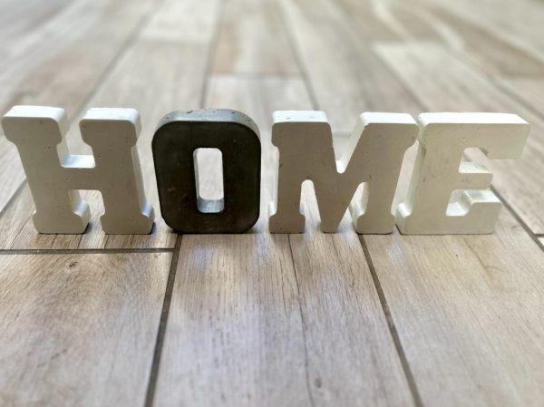 מתנה לבית חדש : אותיות HOME אפור לבן