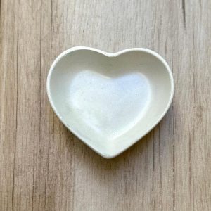 מתנה לבית חדש: קערית לב בטון לבן