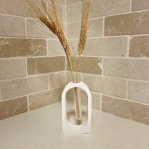 אגרטל חלול מבטון לבן/ לבן-זהב