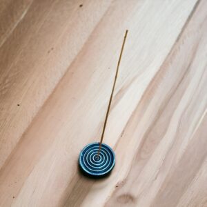 מעמד לקטורת שחור כסף