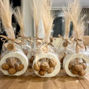 מארז מתנה לפסח - אגרטל חלול ואגוזים