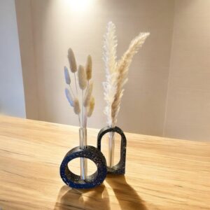 סט 2 אגרטלים חלולים - שחור/זהב