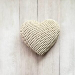 לב עם טקסטורה - מבטון לבן