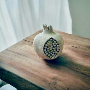 רימון לקישוט - בטון אפור