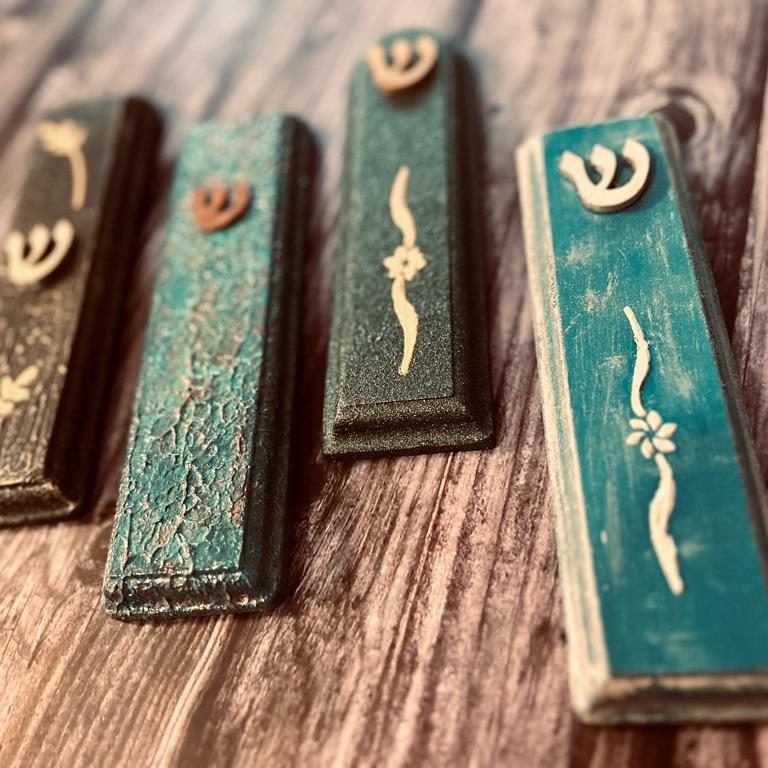 מוצרי יודאיקה: בית מזוזה- כחול זהב